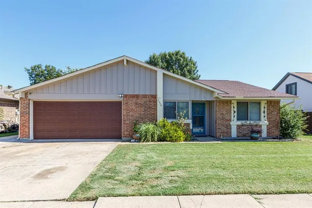 a front view of house with yard and entertaining space
