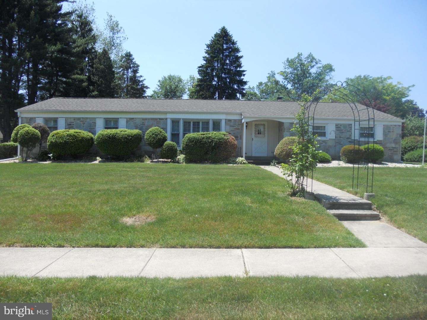 398 Lawrence Road Huntingdon Valley, PA 19006 - Photo 1 of 8 Gallery Image 1