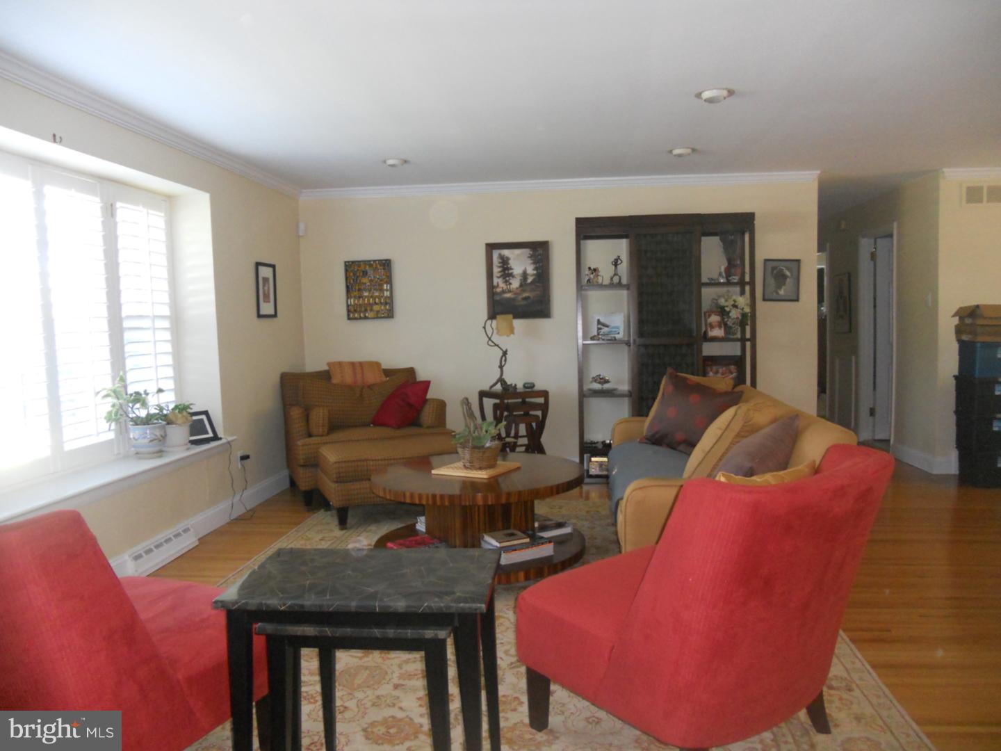 398 Lawrence Road Huntingdon Valley, PA 19006 - Photo 2 of 8 Gallery Image 2