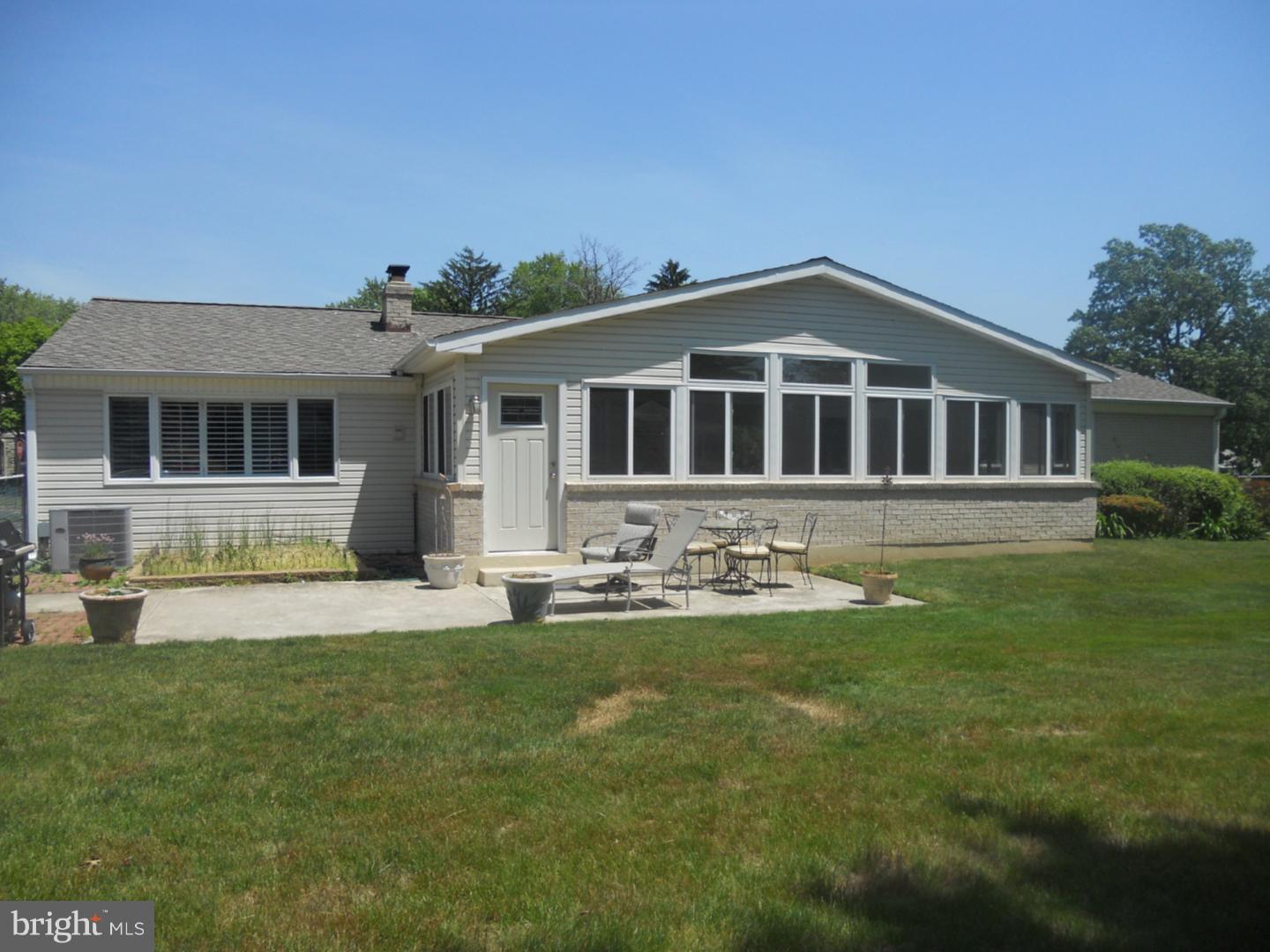 398 Lawrence Road Huntingdon Valley, PA 19006 - Photo 5 of 8 Gallery Image 5