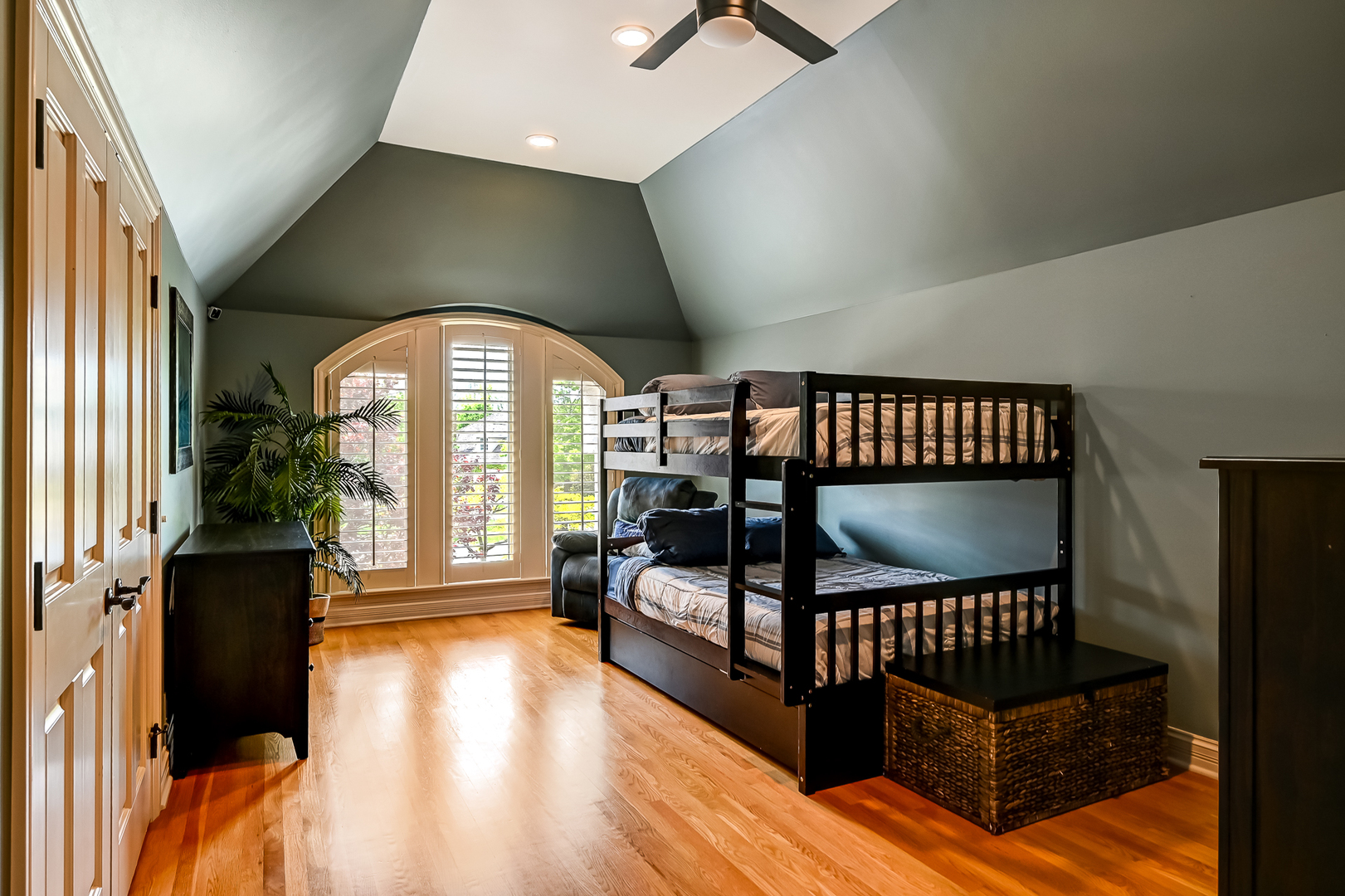 9 Clubside Court Burr Ridge, IL 60527 - Photo 33 of 46 Gallery Image 33