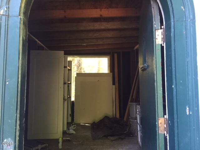 6310 Us-101 Otis, OR 97368 - Photo 5 of 30 Shed/Inside