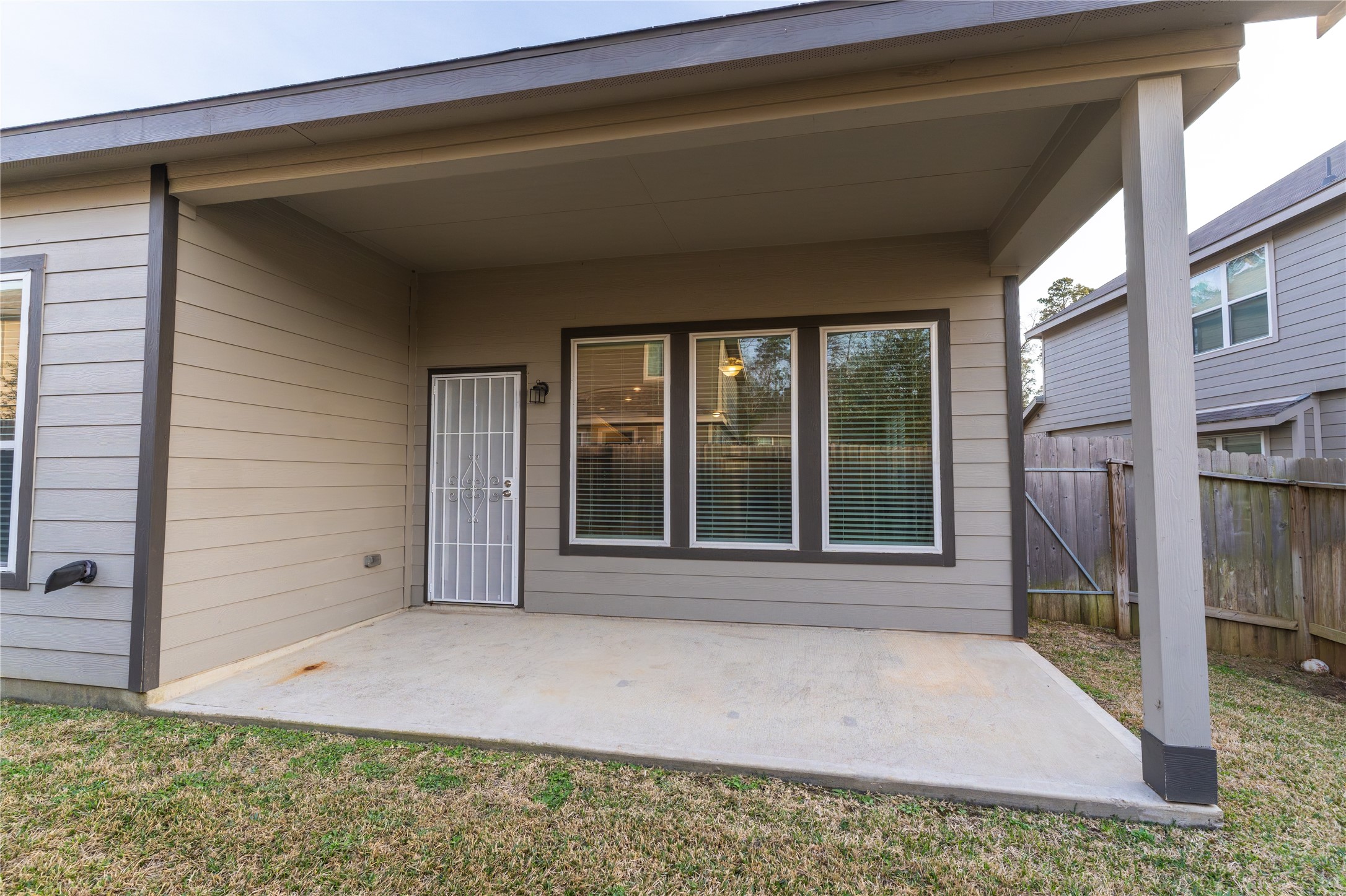 2512 Austin Hills Conroe, TX 77304 - Photo 35 of 43 a front view of a house with a yard