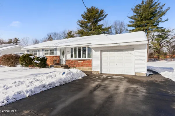 $299,000 | 1109 St Jude Drive, Rotterdam, NY 12303