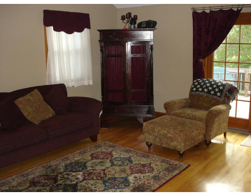 7 Holly Road Braintree, MA 02184 - Photo 4 of 5 Gallery Image 4