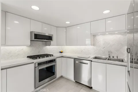 $2,299,000 | 239 61st Street, Newport Beach, CA 92663