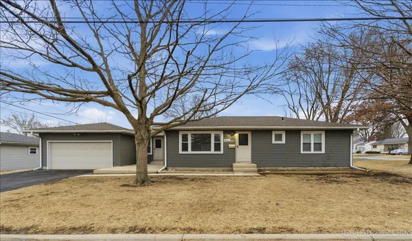 $279,500 | 208 West State Street, North Aurora, IL 60542