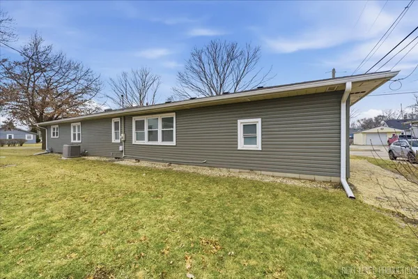$279,500 | 208 West State Street, North Aurora, IL 60542