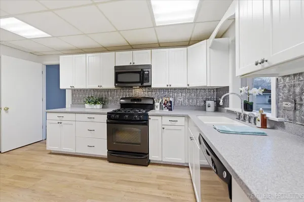 $279,500 | 208 West State Street, North Aurora, IL 60542