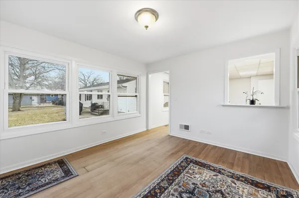 $279,500 | 208 West State Street, North Aurora, IL 60542