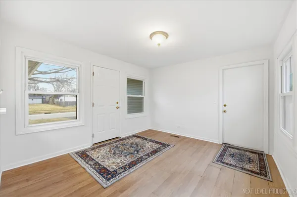 $279,500 | 208 West State Street, North Aurora, IL 60542