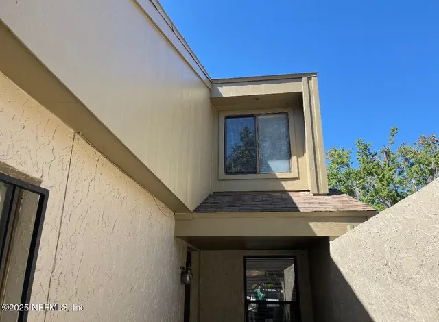 a view of an entryway of house