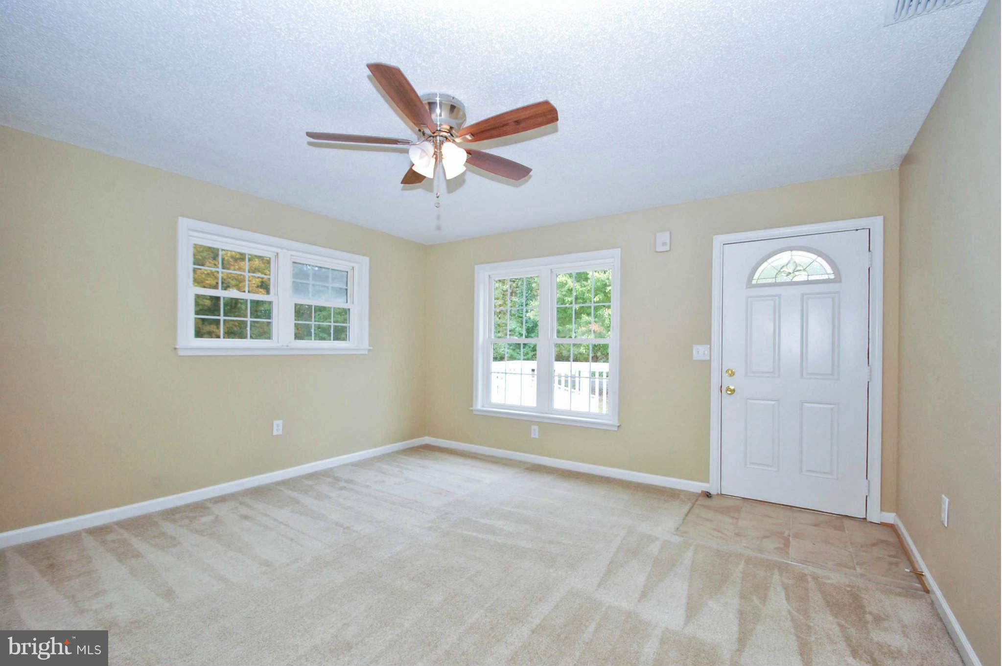 5461 Sumerduck Road Sumerduck, VA 22742 - Photo 15 of 23 Living Room