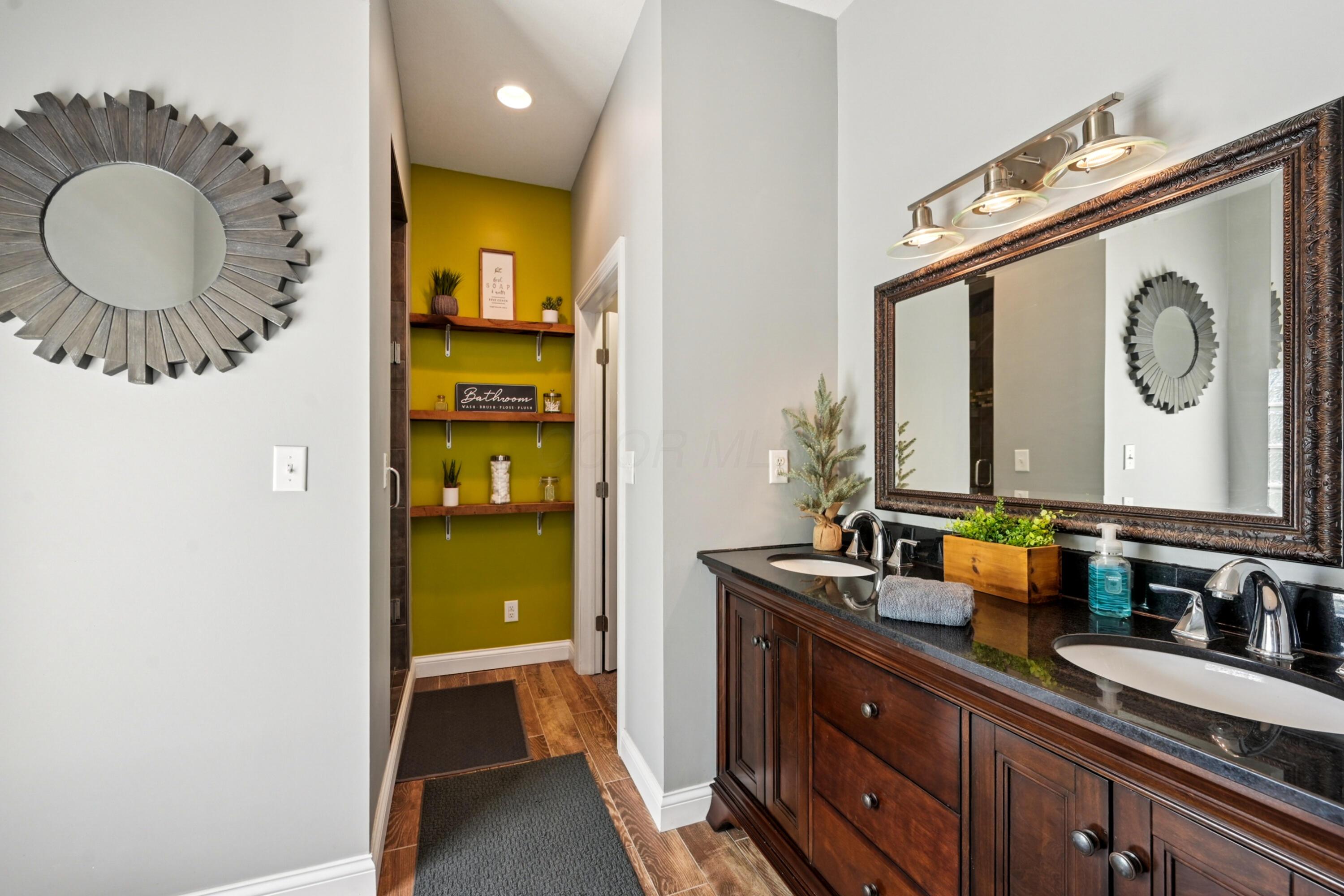 564 National Road Southeast Hebron, OH 43025 - Photo 49 of 106 Bathroom 2