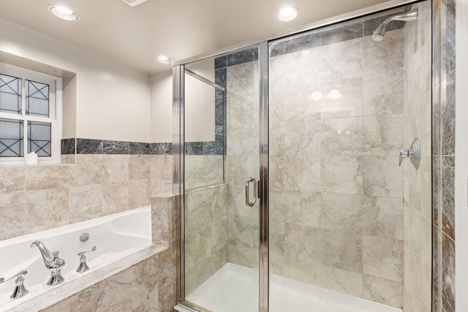 3237 North Hoyne Avenue, Unit 1 Chicago, IL 60618 - Photo 19 of 26