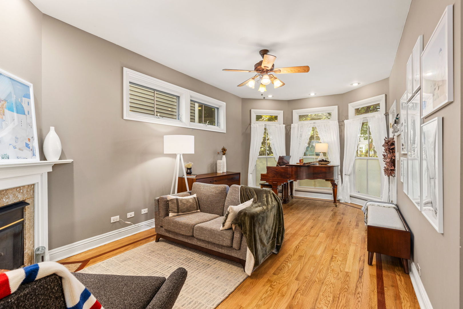 3237 North Hoyne Avenue, Unit 1 Chicago, IL 60618 - Photo 2 of 26