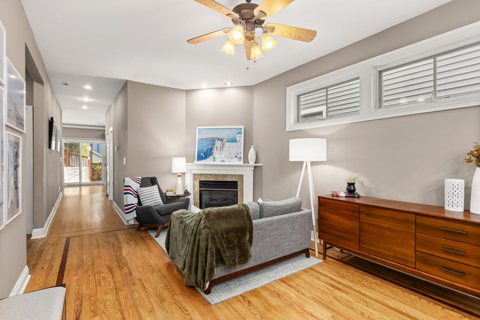 3237 North Hoyne Avenue, Unit 1 Chicago, IL 60618 - Photo 3 of 26