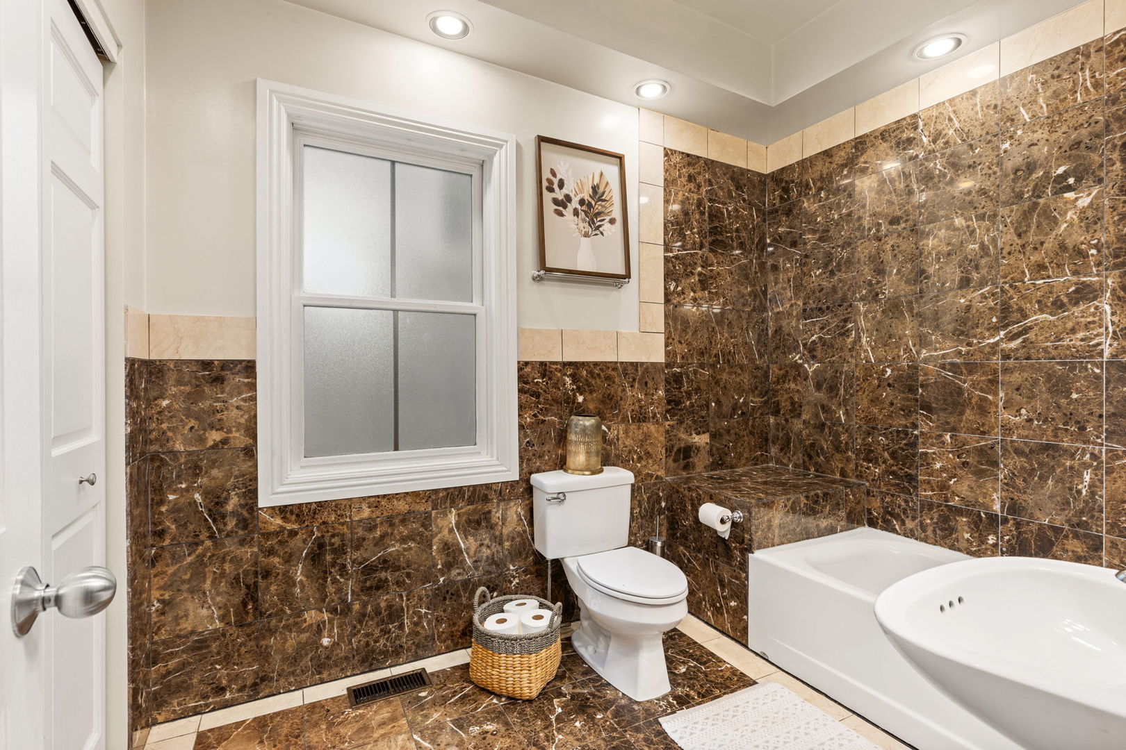 3237 North Hoyne Avenue, Unit 1 Chicago, IL 60618 - Photo 9 of 26
