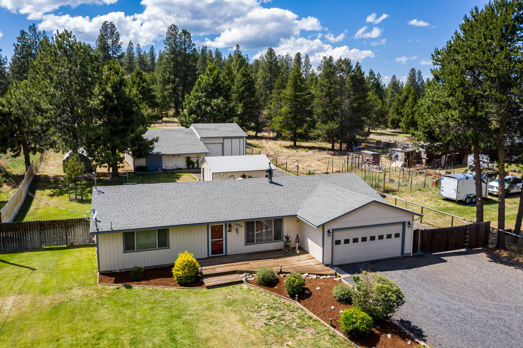 19233 Shoshone Road Bend, OR 97702 - Photo 2 of 32 2