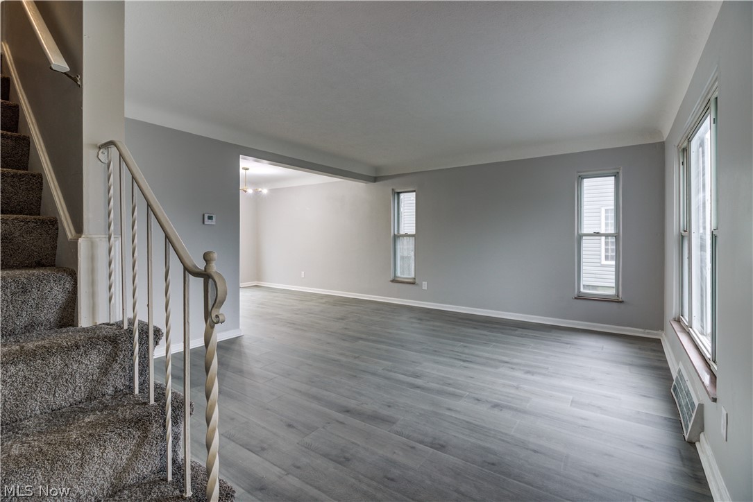 3862 Strandhill Road Cleveland, OH 44128 - Photo 5 of 30 Gallery Image 5