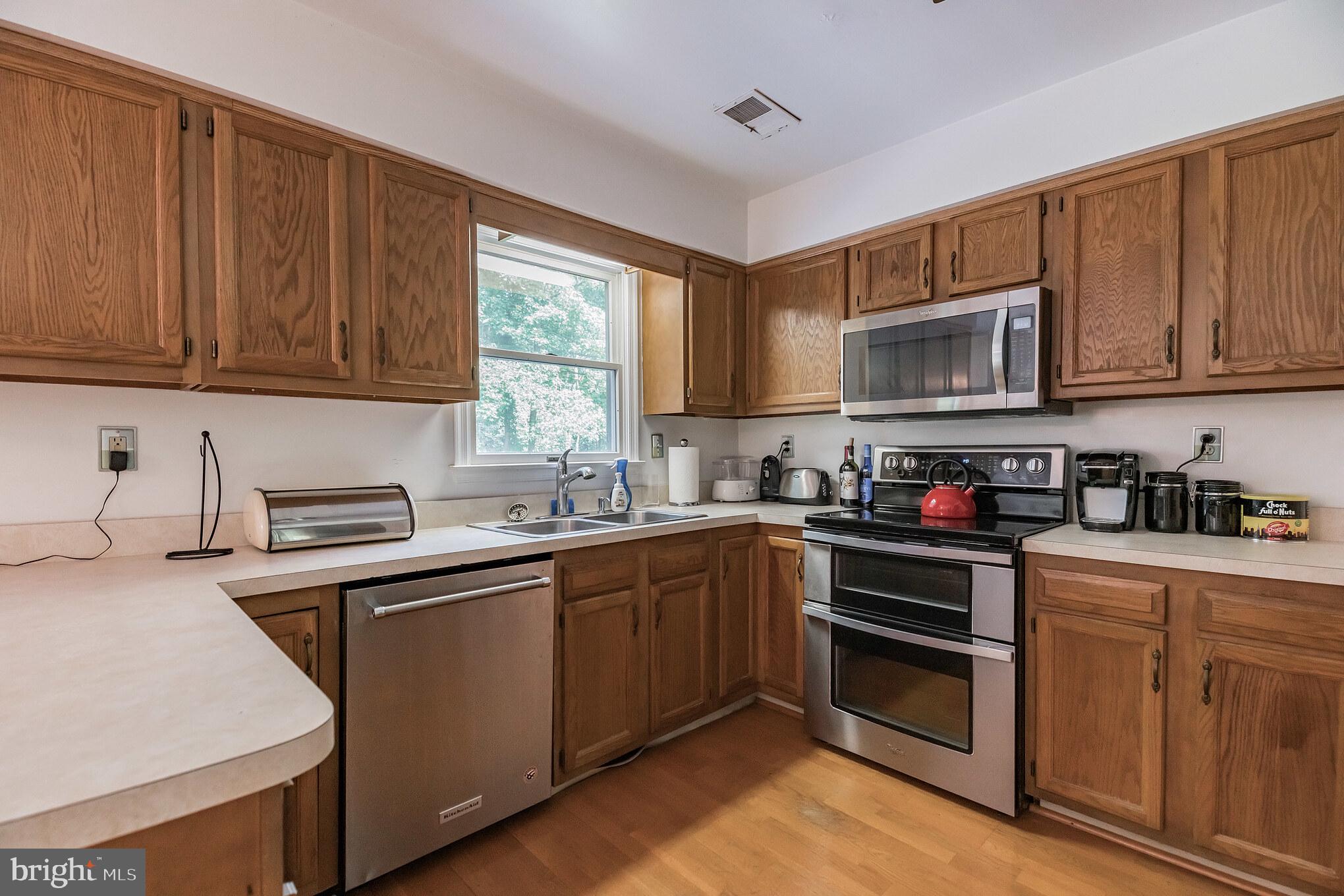 8700 Lowell Road Pomfret, MD 20675 - Photo 2 of 15 Kitchen, stainless steel applicances