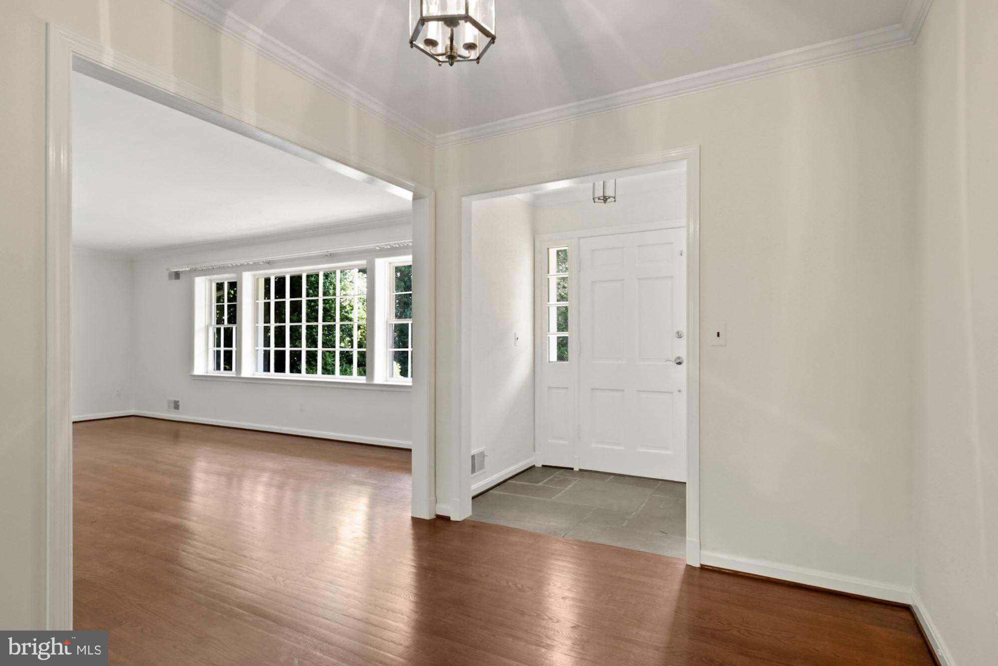 11009 Cripplegate Road Potomac, MD 20854 - Photo 2 of 31