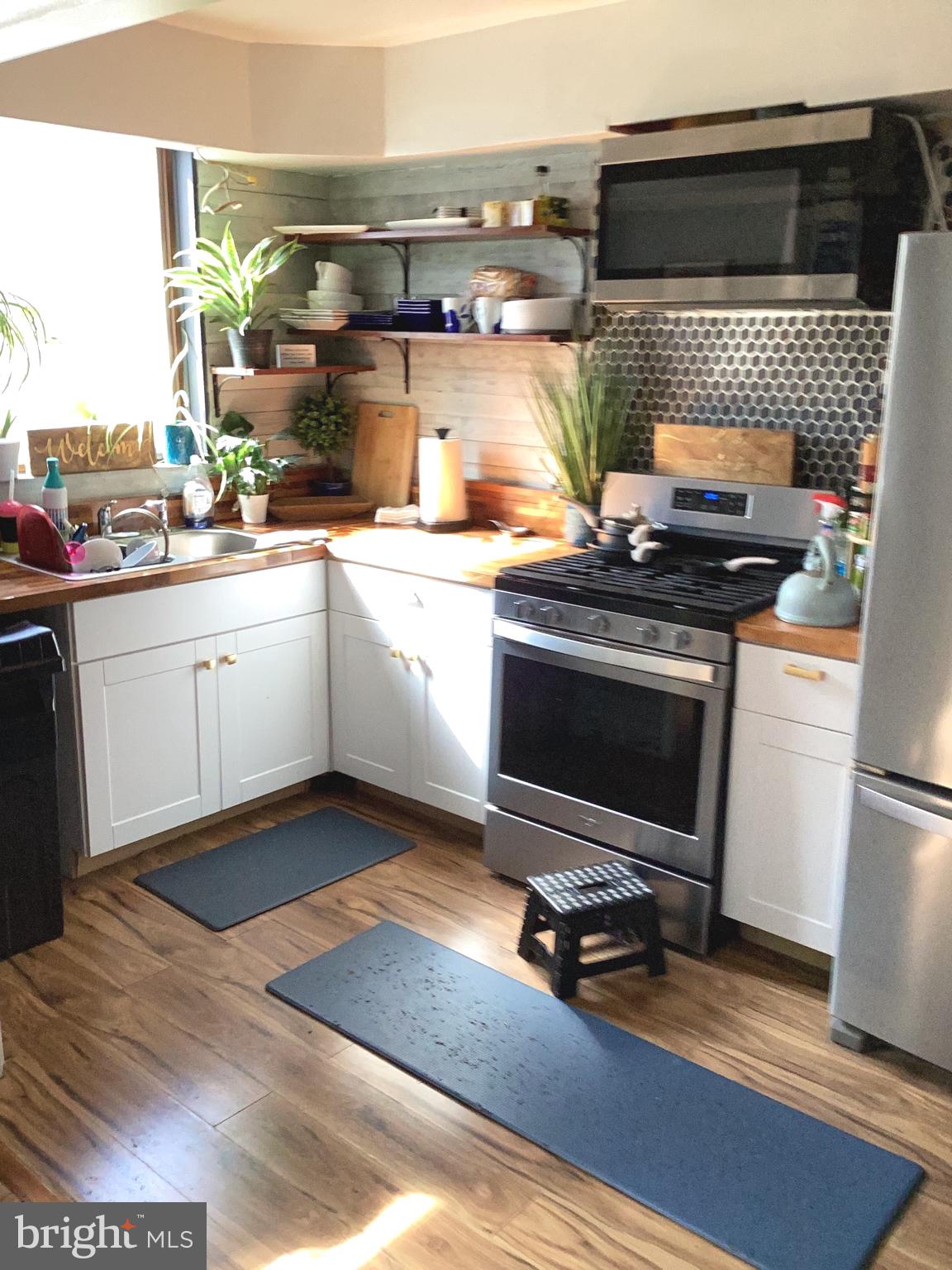 238 Barclay Road Upper Darby, PA 19082 - Photo 2 of 14 Newly renovated kitchen