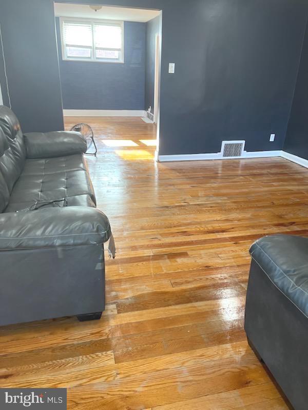 238 Barclay Road Upper Darby, PA 19082 - Photo 5 of 14 Refurbished HW floors