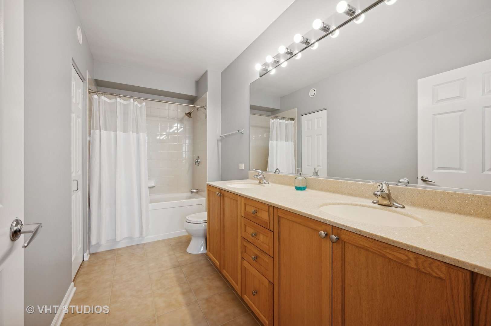 807 Davis Street, Unit 911 Evanston, IL 60201 - Photo 13 of 24
