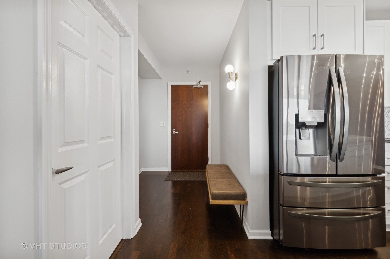 807 Davis Street, Unit 911 Evanston, IL 60201 - Photo 2 of 24