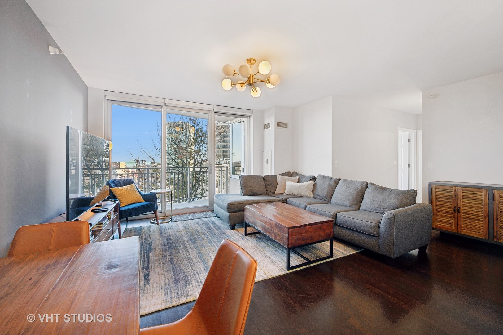 807 Davis Street, Unit 911 Evanston, IL 60201 - Photo 5 of 24