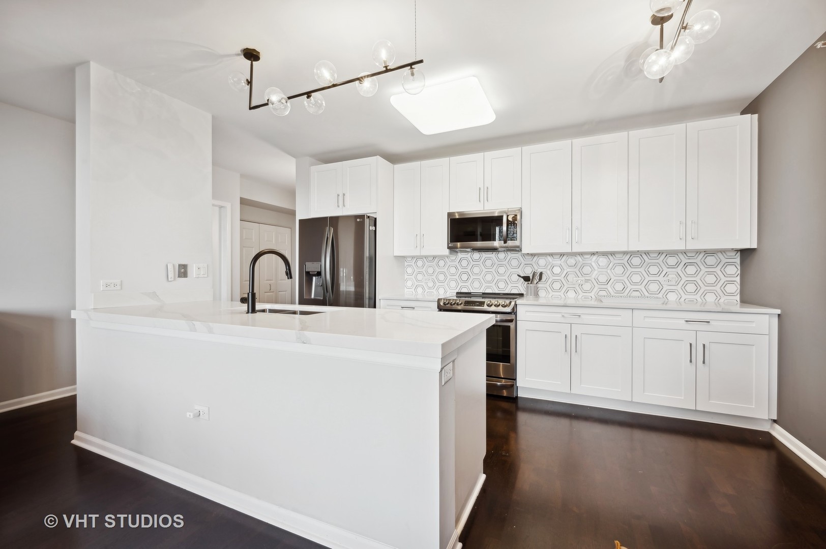 807 Davis Street, Unit 911 Evanston, IL 60201 - Photo 6 of 24