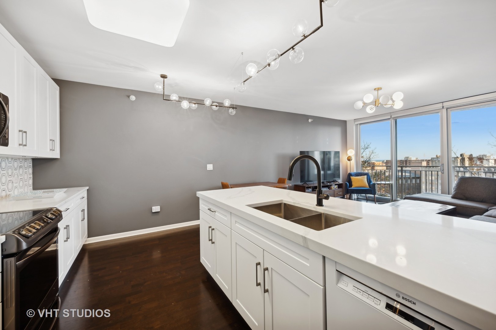 807 Davis Street, Unit 911 Evanston, IL 60201 - Photo 7 of 24
