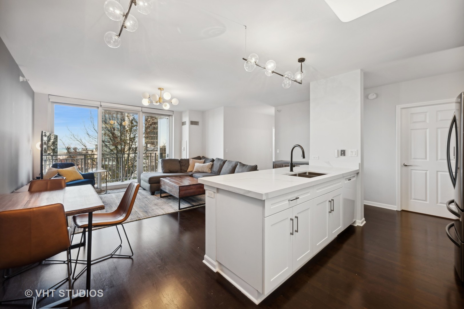 807 Davis Street, Unit 911 Evanston, IL 60201 - Photo 9 of 24