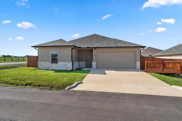 $1,550 | 301 Hoover Drive, Mabank, TX 75147