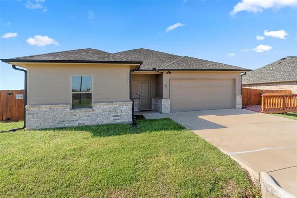 $1,550 | 301 Hoover Drive, Mabank, TX 75147
