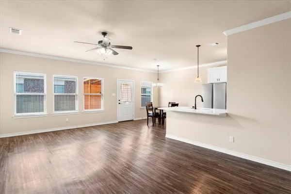 $1,550 | 301 Hoover Drive, Mabank, TX 75147