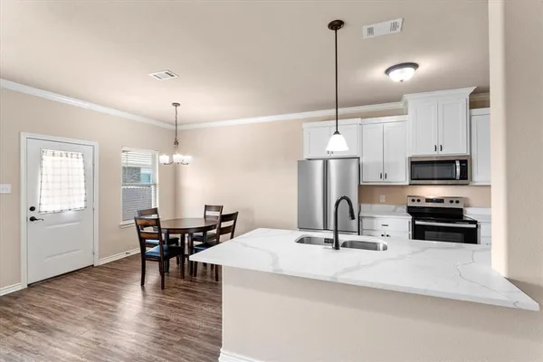 $1,550 | 301 Hoover Drive, Mabank, TX 75147