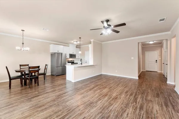 $1,550 | 301 Hoover Drive, Mabank, TX 75147