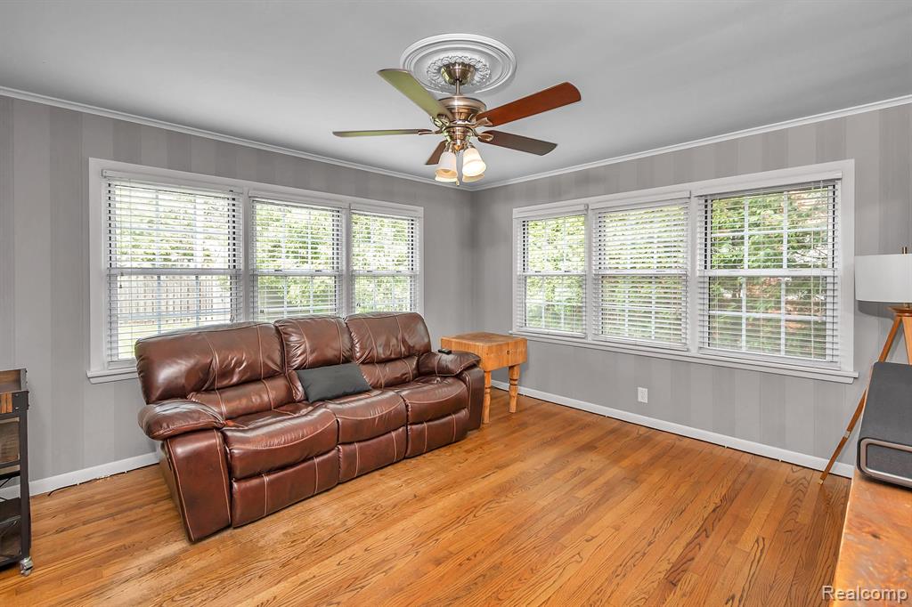 580 Cook Road Grosse Pointe Woods, MI 48236 - Photo 18 of 48