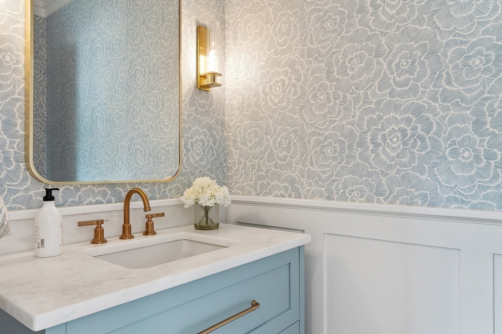1 Beech Tree Lane Lexington, MA 02421 - Photo 4 of 37
