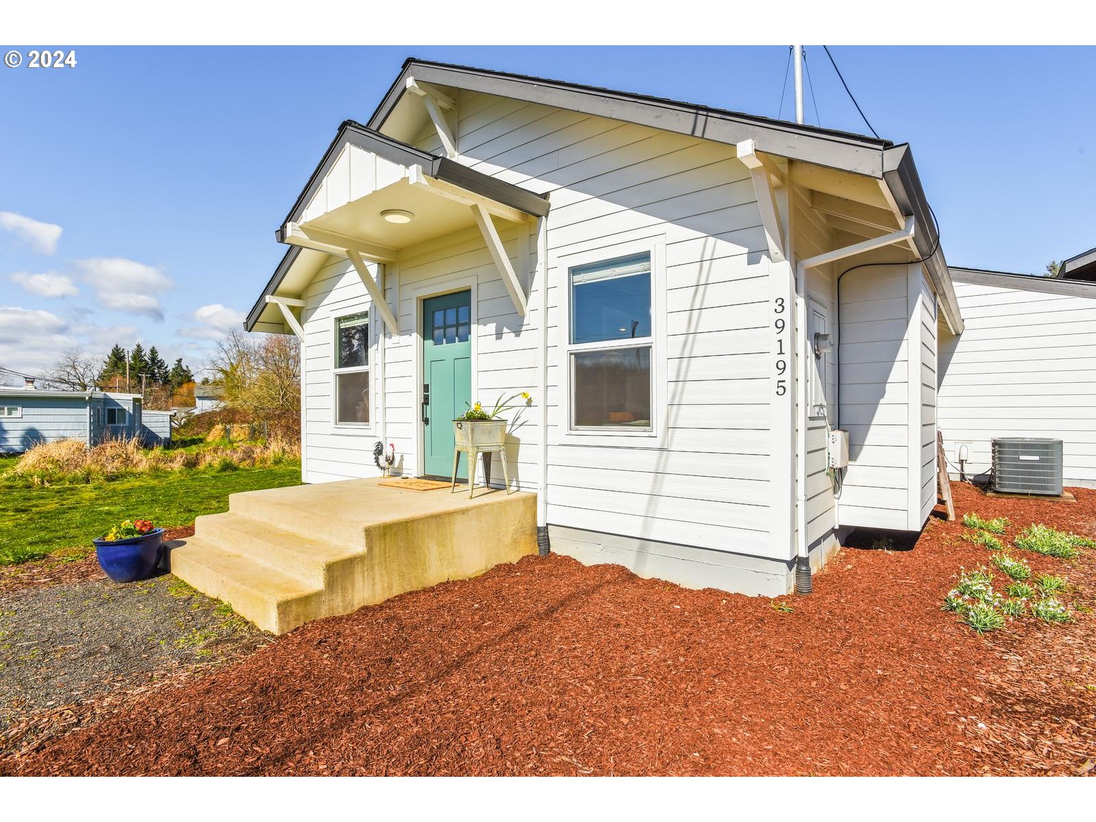 39195 Southwest Laurelwood Road Gaston, OR 97119 - Photo 4 of 41 Gallery Image 4