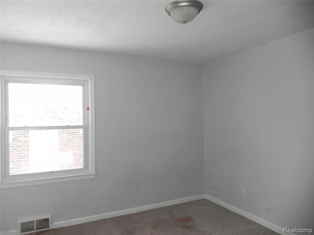 887 Sherbourne Street Inkster, MI 48141 - Photo 17 of 29 DSCN0967.JPG