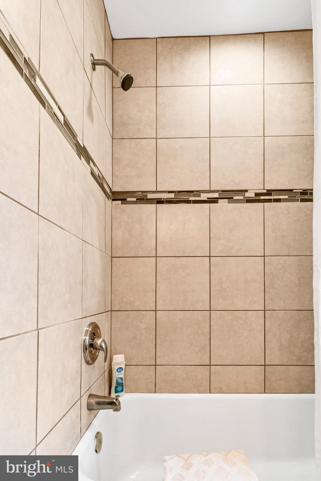 327 Leeanne Road Baltimore, MD 21221 - Photo 21 of 34 Full Bath