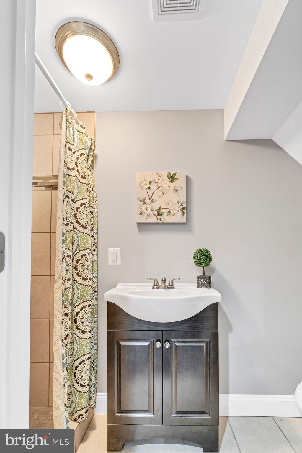 327 Leeanne Road Baltimore, MD 21221 - Photo 30 of 34 Full Bathroom in Basement