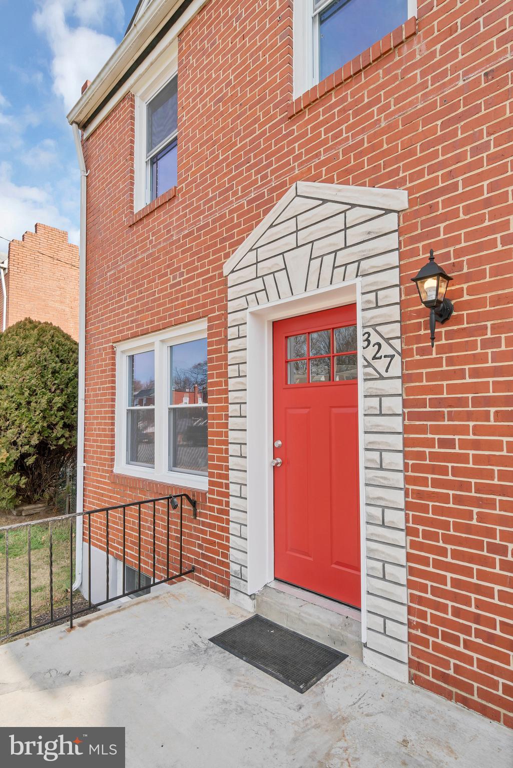 327 Leeanne Road Baltimore, MD 21221 - Photo 4 of 34 Exterior Front