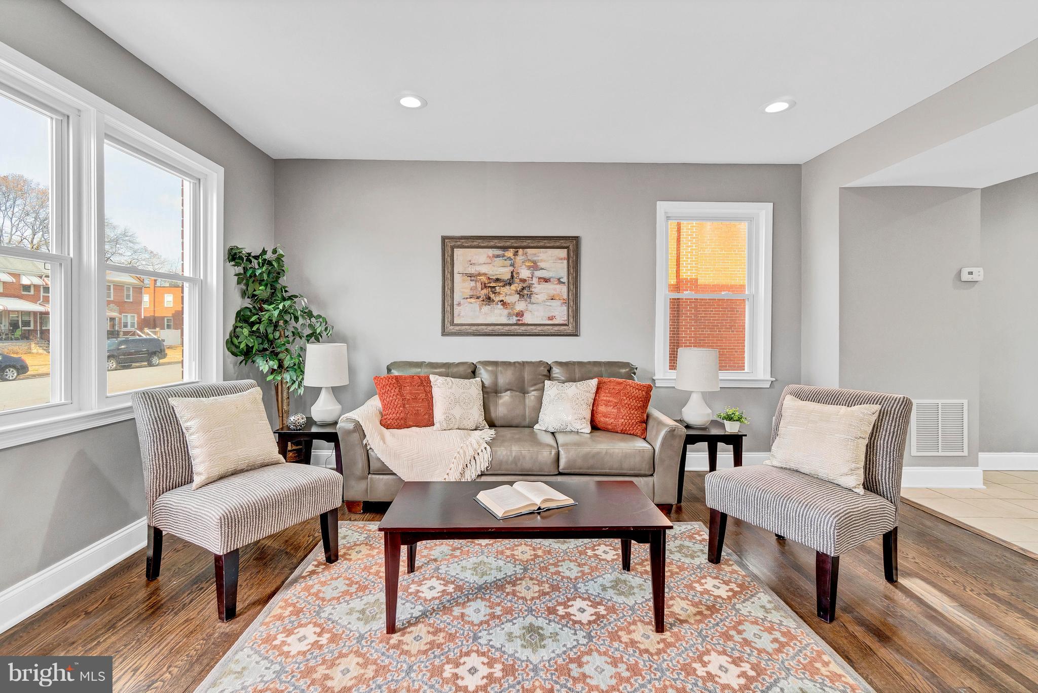327 Leeanne Road Baltimore, MD 21221 - Photo 6 of 34 Living Room