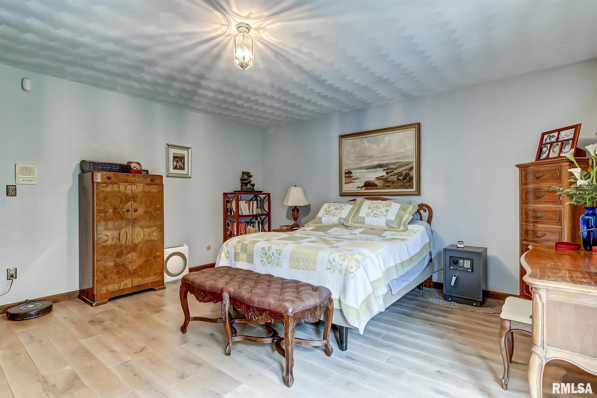 5718 Barlow Road Sherman, IL 62684 - Photo 16 of 47 Gallery Image 16