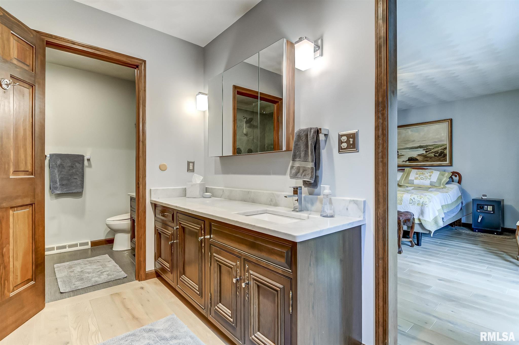 5718 Barlow Road Sherman, IL 62684 - Photo 17 of 47 Gallery Image 17