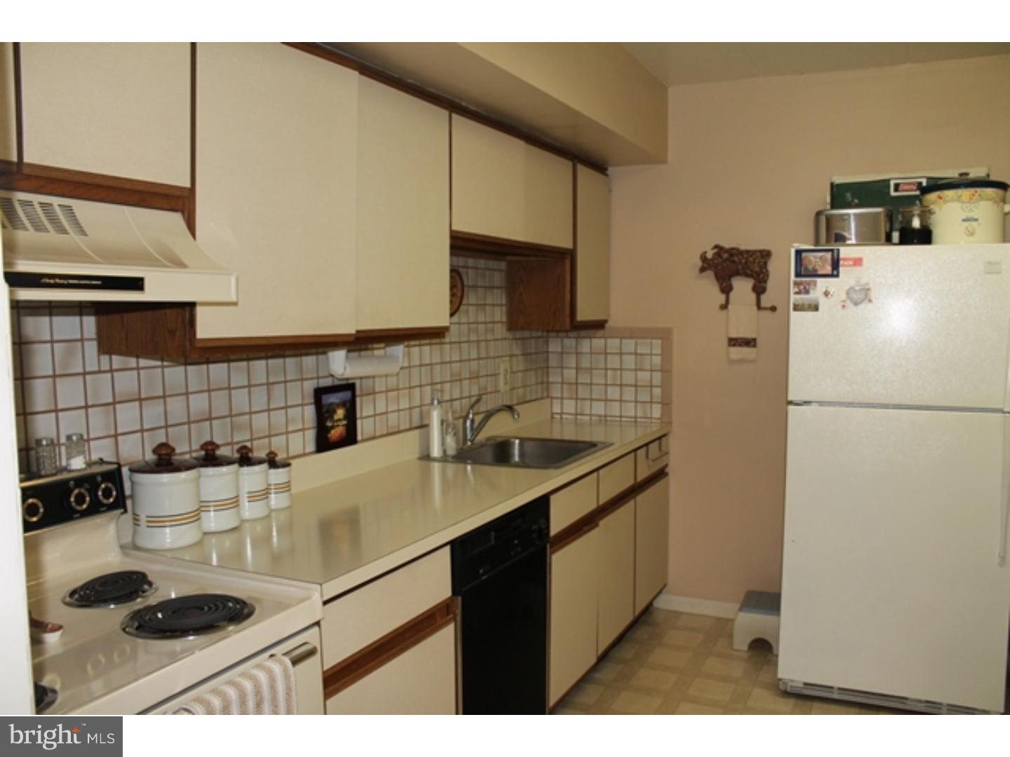 1575 West Street Road, Unit 827 Warminster, PA 18974 - Photo 4 of 19 Gallery Image 4